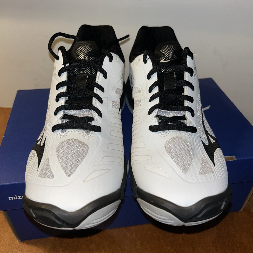 Mizuno Womens Size 7.5 White Black Wave Lightning Z4 Athletic Running Sneakers - Picture 2 of 9